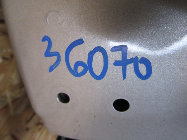 36070 Fiat Panda II. ezüst színű, jobb hátsó ajtó a képen látható sérüléssel