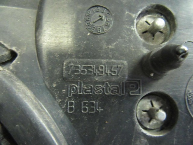 Lancia Musa 735349457 számú díszrács a képen látható sérüléssel