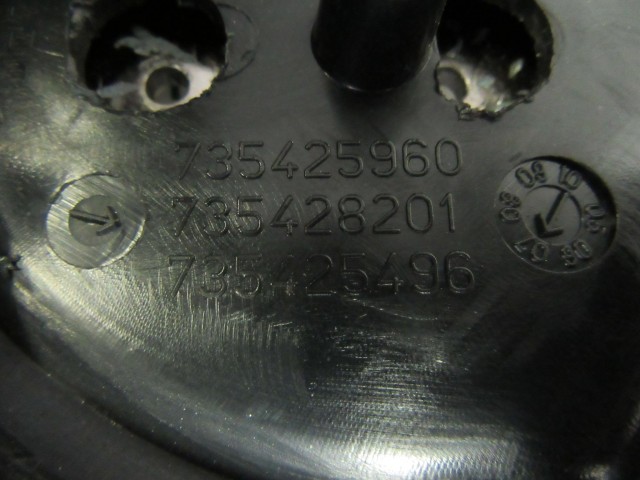 Lancia Musa/Ypsilon II. 735425960 számú díszrács a képen látható sérüléssel