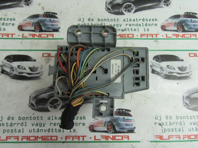 Alfa Romeo 166 60696002 számú biztosíték tábla