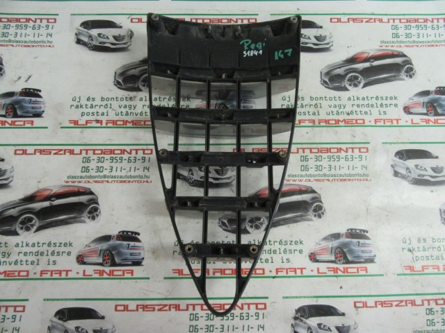 Alfa Romeo 147 46556597 számú díszrács a képen látható sérüléssel
