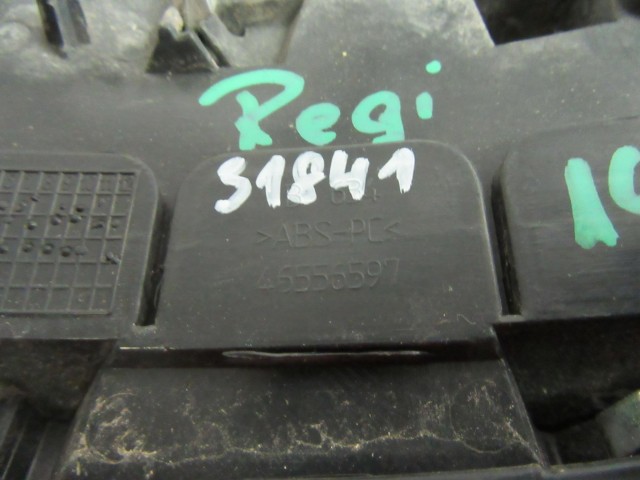 Alfa Romeo 147 46556597 számú díszrács a képen látható sérüléssel