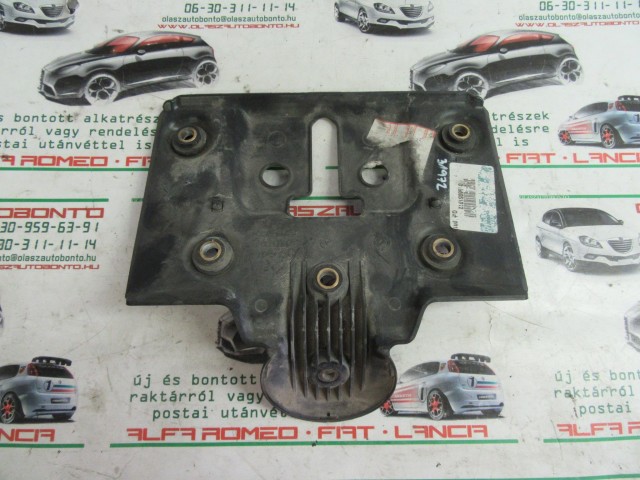 Alfa Romeo 166 156051012 számú, első embléma tartó