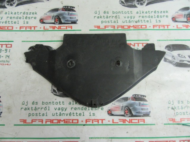 Alfa Romeo 145/146 606167100 számú, első embléma alatti műanyag
