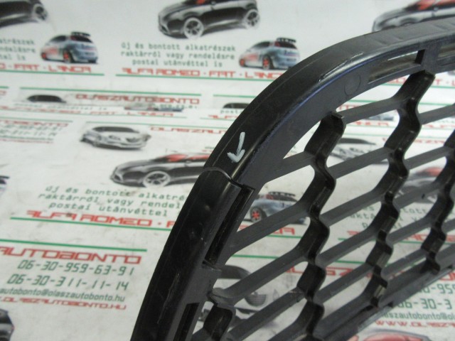 Alfa Romeo Giulietta 156085891 számú, jobb első díszrács a képen látható sérüléssel