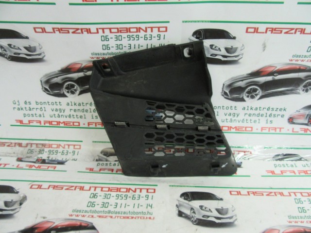 32066 Alfa Romeo 156 FL bal első díszrács a képen látható sérüléssel 156044881