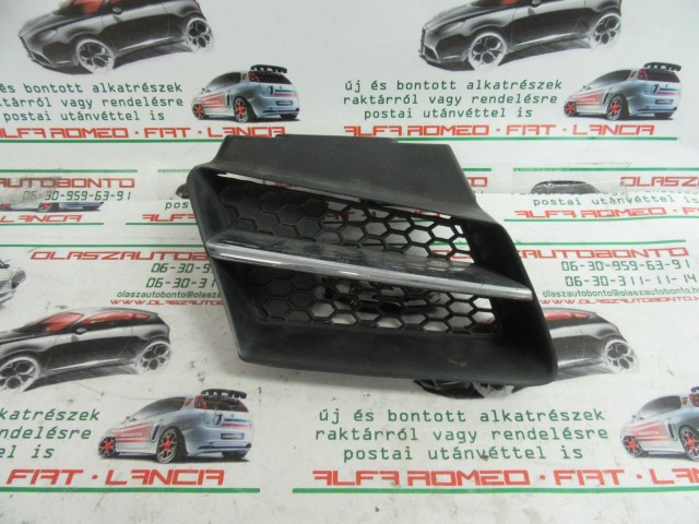 Alfa Romeo 156 FL jobb első díszrács a képen látható sérüléssel