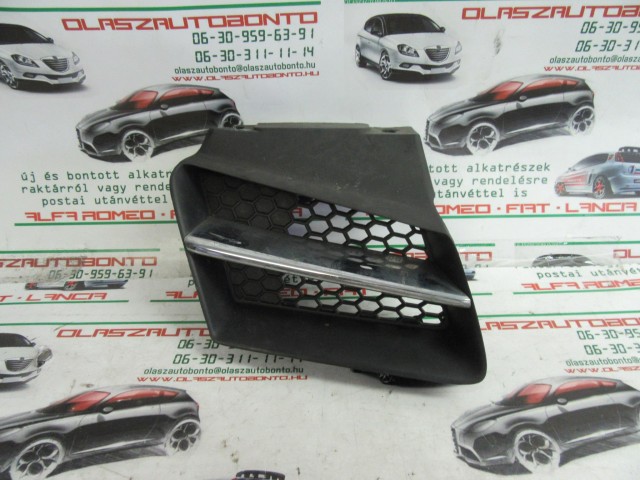 Alfa Romeo 156 FL jobb első díszrács a képen látható sérüléssel