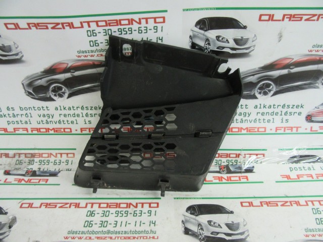 Alfa Romeo 156 FL jobb első díszrács a képen látható sérüléssel