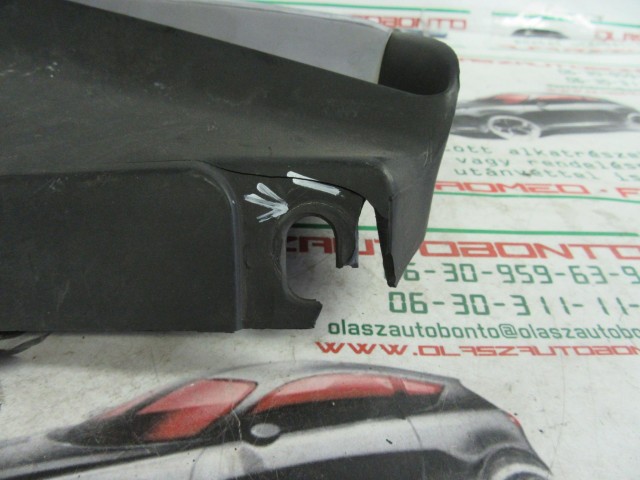 Alfa Romeo 156 FL jobb első díszrács a képen látható sérüléssel