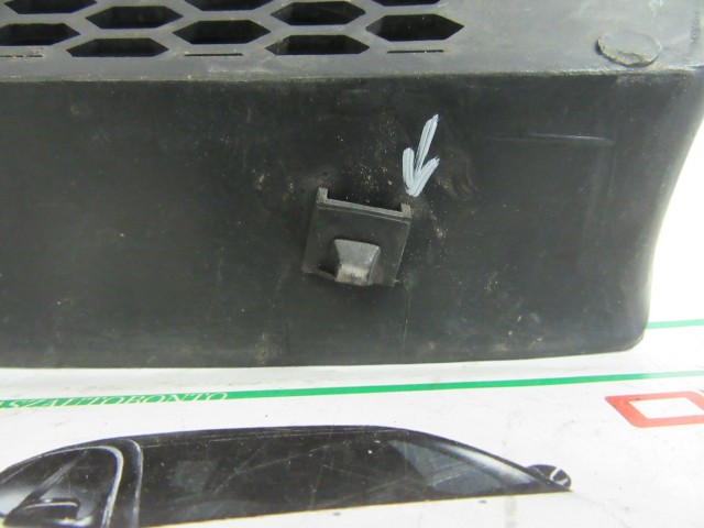 Alfa Romeo 156 FL jobb első díszrács a képen látható sérüléssel