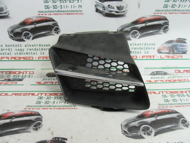 Alfa Romeo 156 FL jobb első díszrács a képen látható sérüléssel