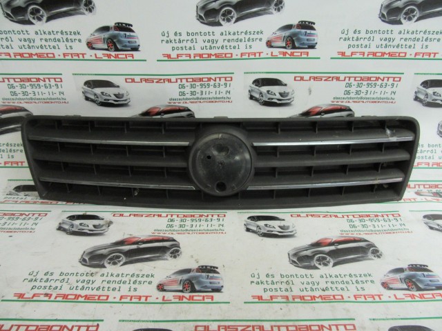 Fiat Punto III. 46849441 számú, első díszrács a képen látható sérüléssel