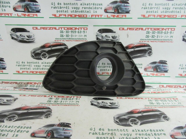 Alfa Romeo Giulietta 156085907 számú, jobb első ködlámpa keret a képen látható sérüléssel