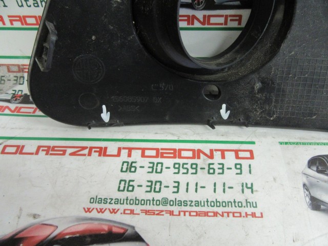 Alfa Romeo Giulietta 156085907 számú, jobb első ködlámpa keret a képen látható sérüléssel