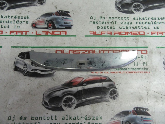 Alfa Romeo Giulietta 19,2cm hosszú, első háromszög díszrács csík