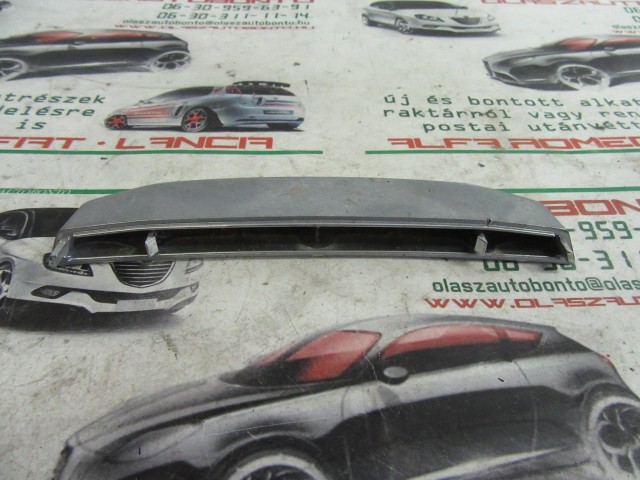 Alfa Romeo Giulietta 15,1cm hosszú, első háromszög díszrács csík