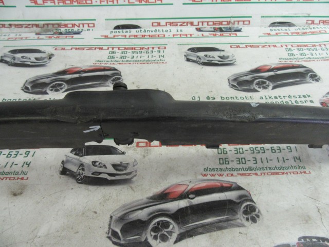 32350 Alfa Romeo 147 2000-2005 jobb első fényszóró mosó helyes, lökhárító díszcsík a képen látható sérüléssel