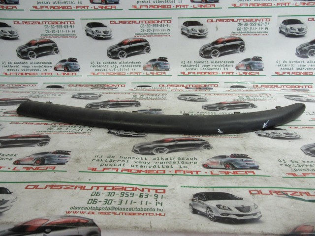 Alfa Romeo 147 46559916 számú, bal első lökhárító díszcsík a képen látható sérüléssel