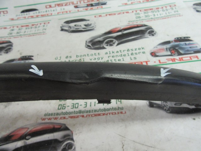 Alfa Romeo 147 46559916 számú, bal első lökhárító díszcsík a képen látható sérüléssel