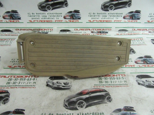 Alfa Romeo 159 bézs színű lábpihentető