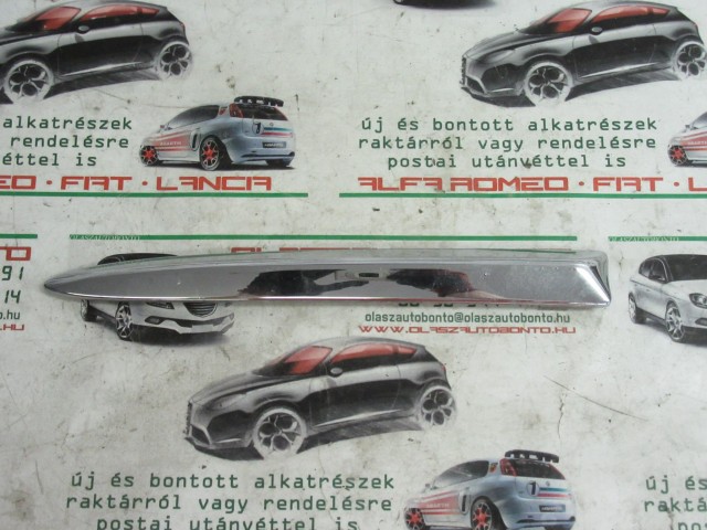 Fiat 500 735425616 számú, bal első díszcsík