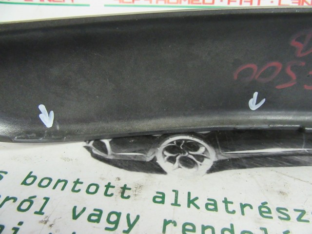 Fiat 500 735480644 számú, bal első lökhárító díszcsík a képen látható sérüléssel