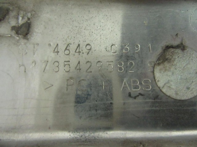 Fiat 500 2007-2015 Lounge bal első lökhárító díszcsík a képen látható sérüléssel 735429582