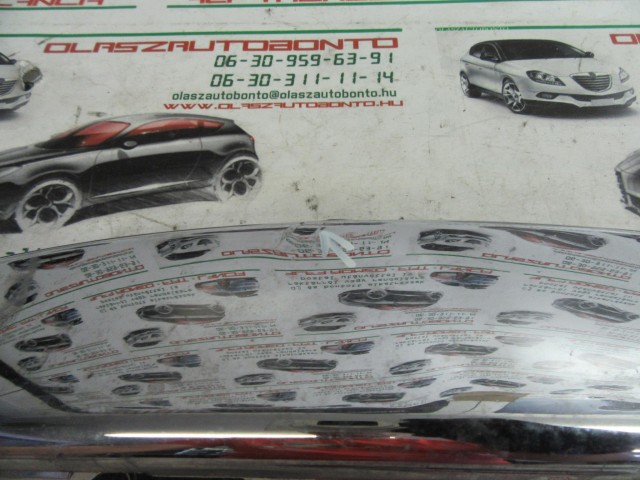 Fiat 500 735429581 számú , jobb első lökhárító díszcsík a képen látható sérüléssel