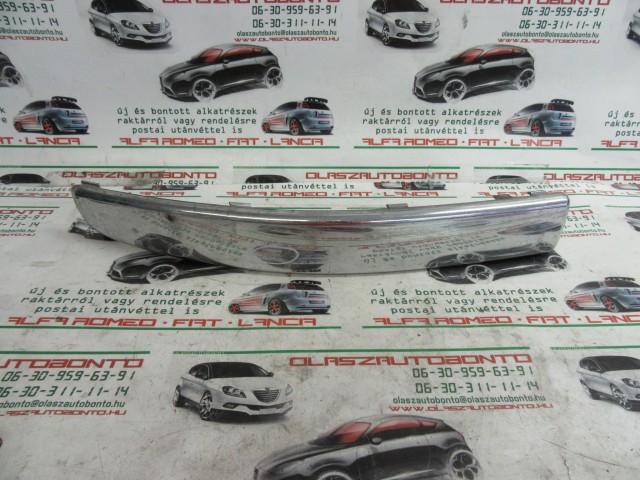Fiat 500 735429581 számú , jobb első lökhárító díszcsík a képen látható sérüléssel