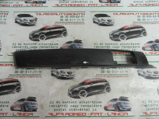 32435 Fiat Stilo 3 ajtós, jobb első díszcsík a képen látható sérüléssel 1821920031