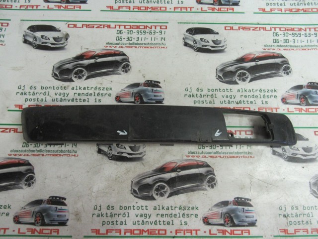 32437 Fiat Stilo 3 ajtós, jobb első díszcsík a képen látható sérüléssel 1821920031