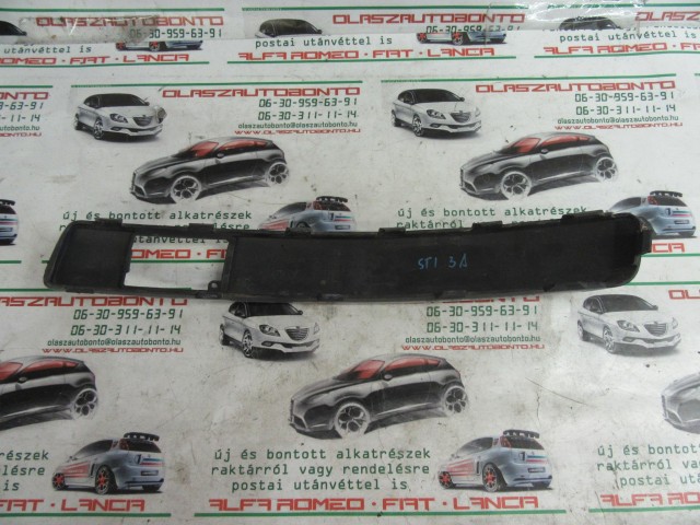 32438 Fiat Stilo 3 ajtós, jobb első díszcsík a képen látható sérüléssel 1821920031
