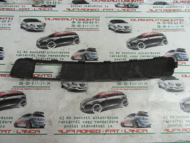 32443 Fiat Stilo 3 ajtós, jobb első díszcsík a képen látható sérüléssel 1821920031