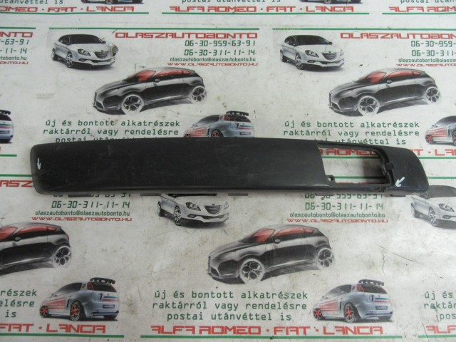32444 Fiat Stilo 3 ajtós, jobb első díszcsík a képen látható sérüléssel 1821920031