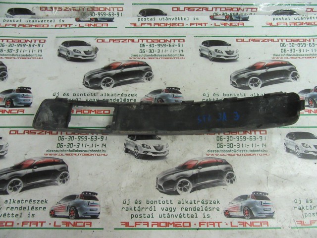 32444 Fiat Stilo 3 ajtós, jobb első díszcsík a képen látható sérüléssel 1821920031