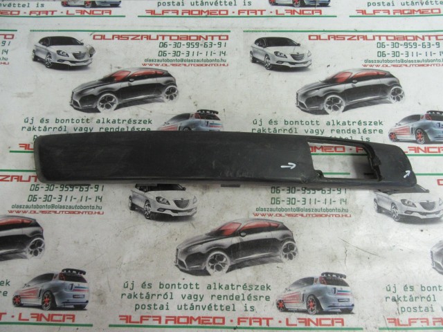 32448 Fiat Stilo 3 ajtós, jobb első díszcsík a képen látható sérüléssel 1821920031