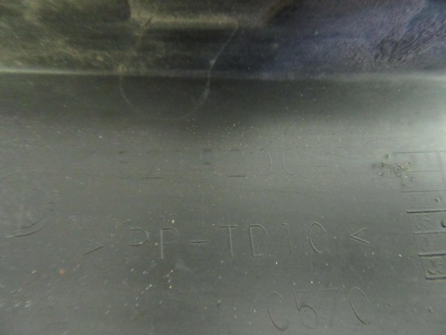 Fiat Stilo 3 ajtós, 1821920041 számú, bal első díszcsík a képen látható sérüléssel