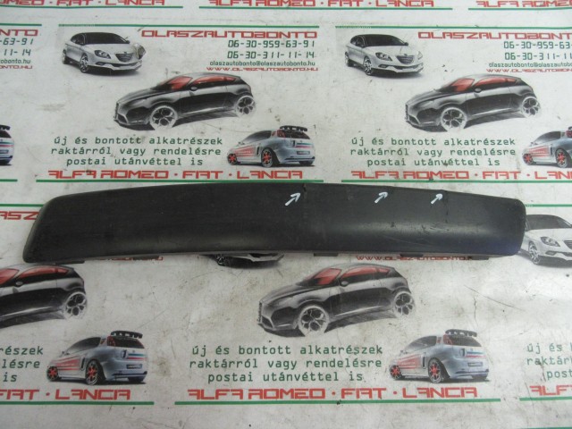 Fiat Stilo 3 ajtós, 1821920041 számú, bal első díszcsík a képen látható sérüléssel
