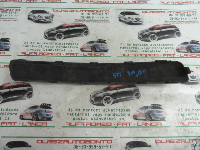 Fiat Stilo 3 ajtós, 1821920041 számú, bal első díszcsík a képen látható sérüléssel