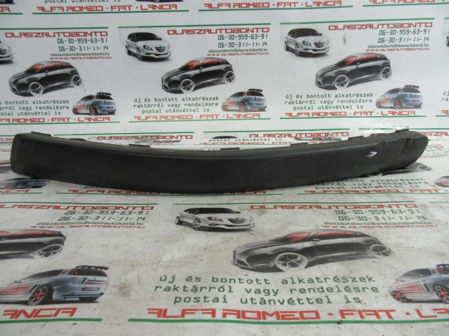 Fiat Stilo 5 ajtós, 1821920141 számú, bal első díszcsík a képen látható sérüléssel