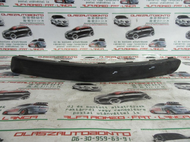 Fiat Stilo 5 ajtós, 1821920141 számú, bal első díszcsík a képen látható sérüléssel