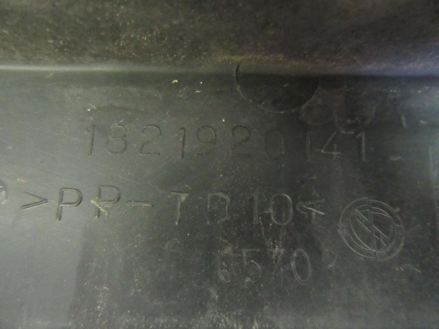 Fiat Stilo 1821920141 számú, bal első díszcsík a képen látható sérüléssel