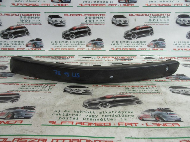 Fiat Stilo 5 ajtós, 1821920141 számú, bal első díszcsík a képen látható sérüléssel