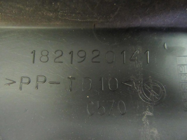 Fiat Stilo 5 ajtós, 1821920141 számú, bal első díszcsík a képen látható sérüléssel