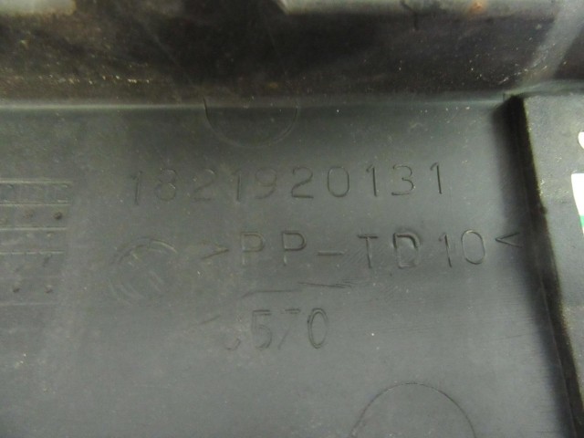 Fiat Stilo 5 ajtós, 1821920131 számú, jobb első díszcsík a képen látható sérüléssel