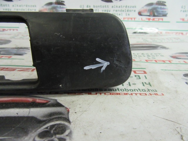 Fiat Stilo 5 ajtós, 1821920131 számú, jobb első díszcsík a képen látható sérüléssel