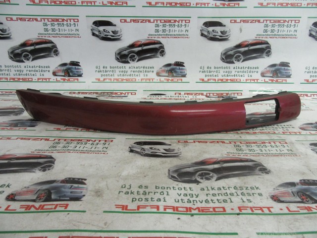 Fiat Stilo 5 ajtós, 1821920131 számú, bordó színű, jobb első díszcsík 