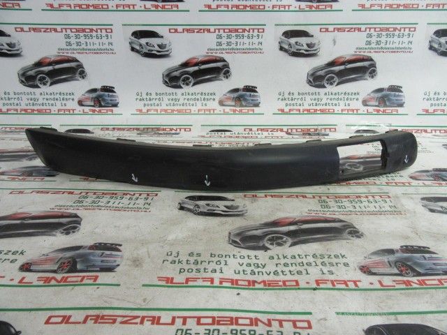 Fiat Stilo 5 ajtós, 1821920131 számú, jobb első díszcsík  a képen látható sérüléssel