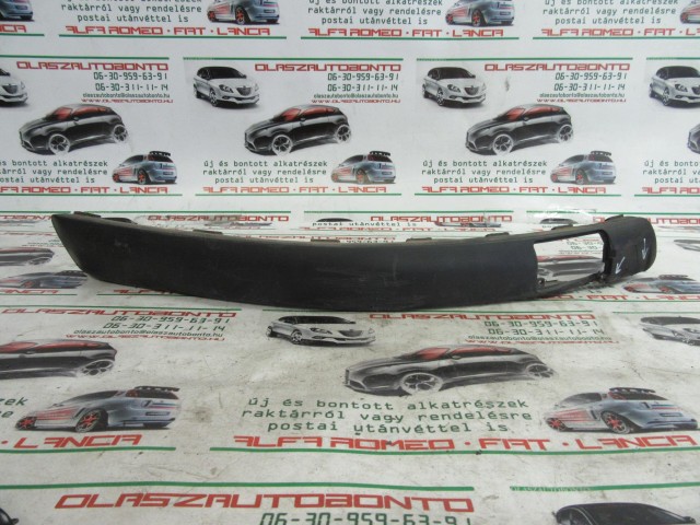 Fiat Stilo 5 ajtós, 1821920131 számú, jobb első díszcsík  a képen látható sérüléssel